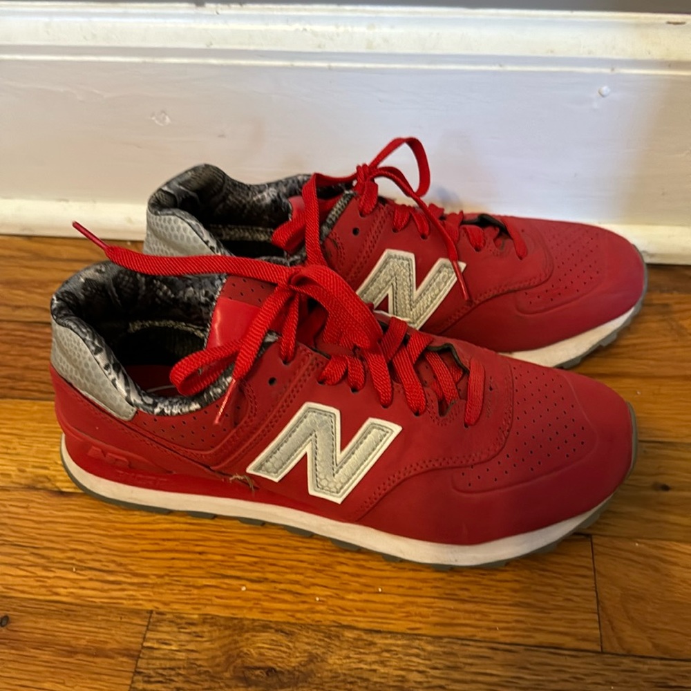 Red new balance, very good condition. Only one a couple times.